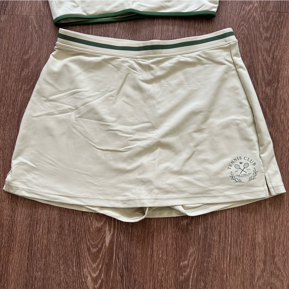 We wore what active set - Picture 3 of 8